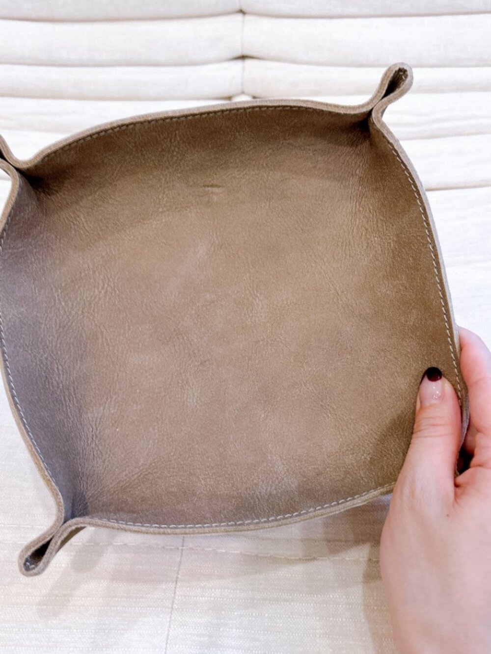 99% NEW ROOTS LEATHER TRAY